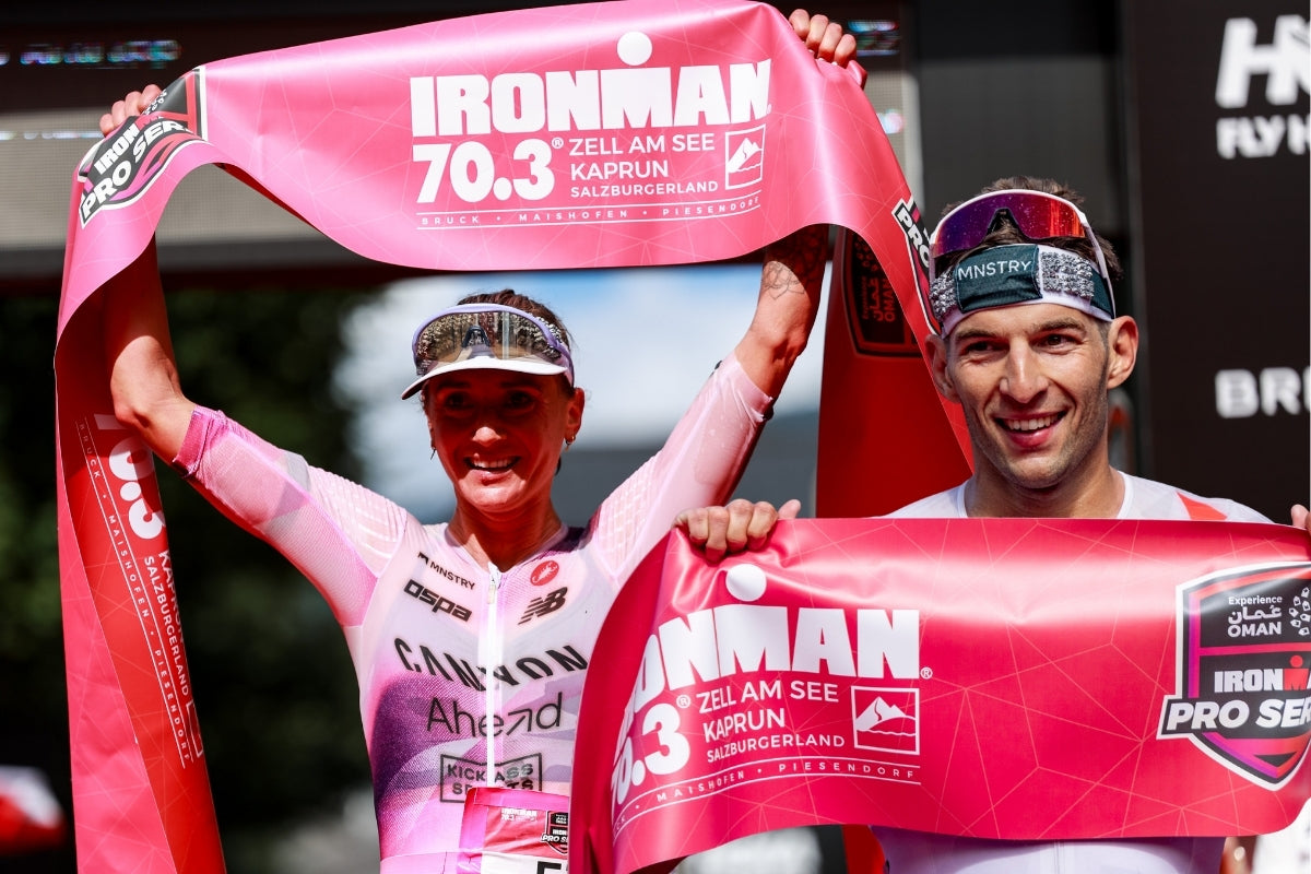 Laura Philipp und Lasse Nygaard Priester gewinnen den IRONMAN 70.3 Zell am See und feiern ihren Sieg.