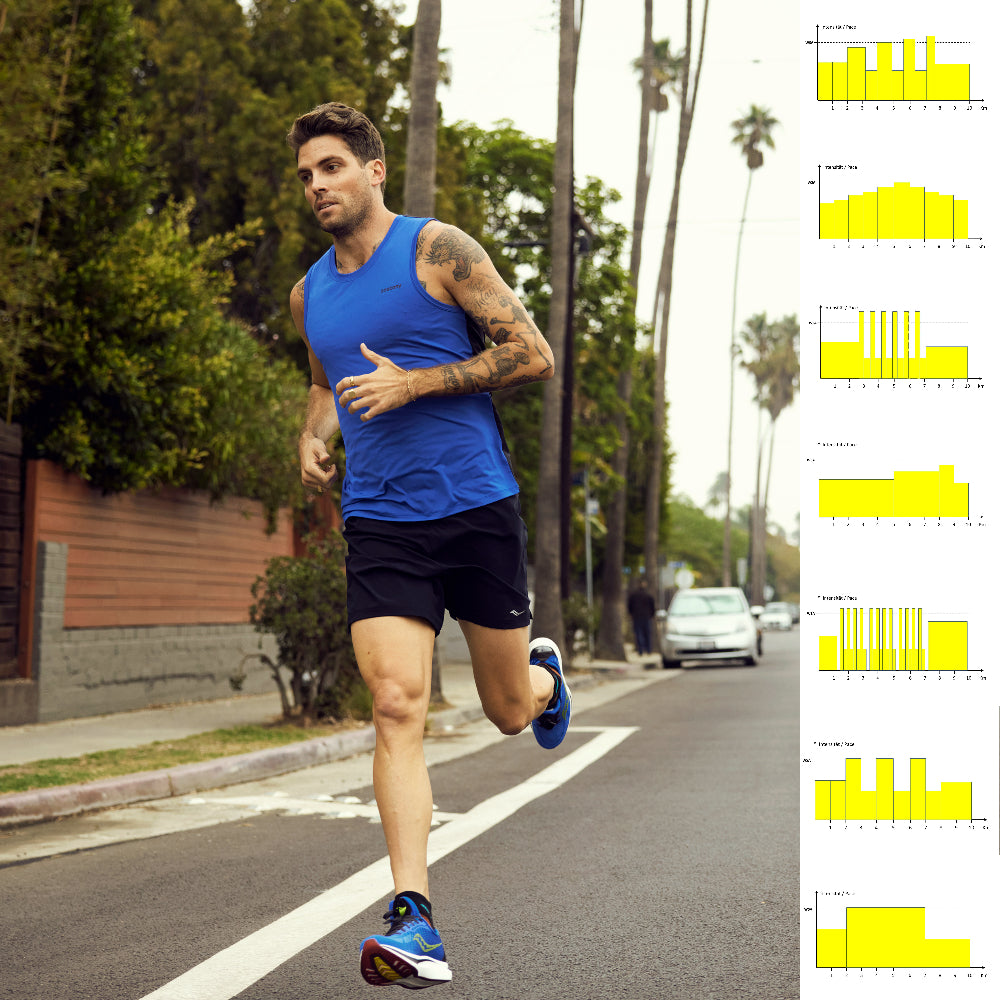 Ein männlicher Läufer in blauem Laufshirt läuft schnell auf einer Straße, Ansicht von schräg vorn