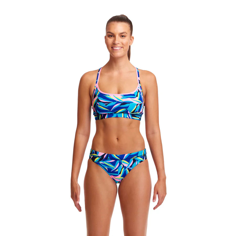 Tragebild Ansicht Badetop von vorne