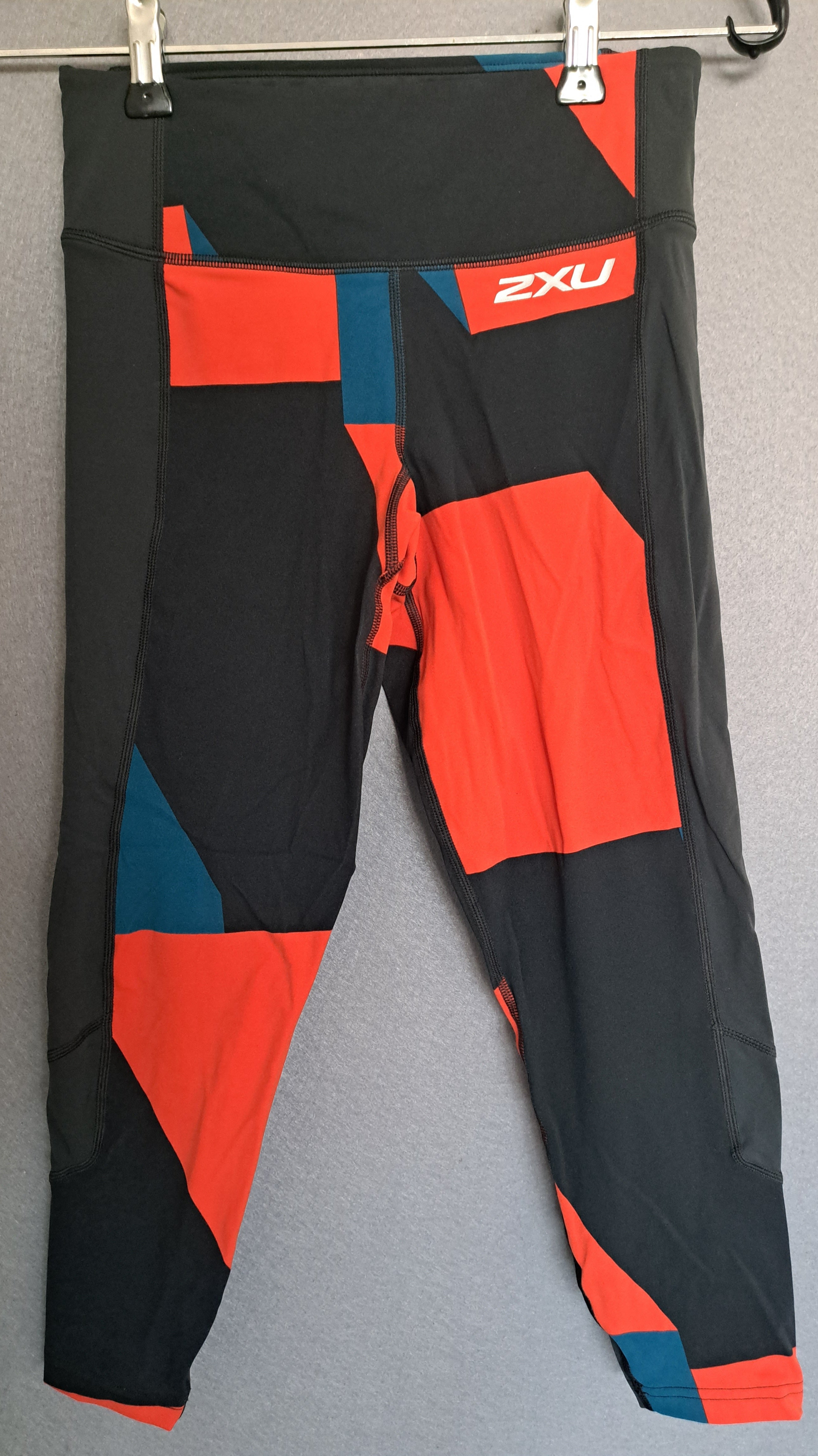 2XU Fitness Compression 7/8 Tights, Damen, Dark Charocal/Tomato Jagged Block