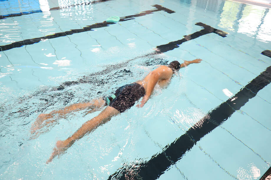 Zoggs Pull Buoy, verschiedene Farben