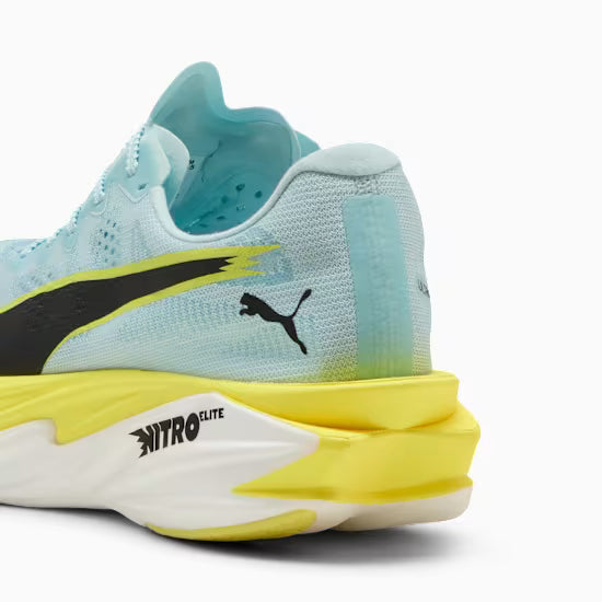 Detailansicht Fersenbereich linker Schuh