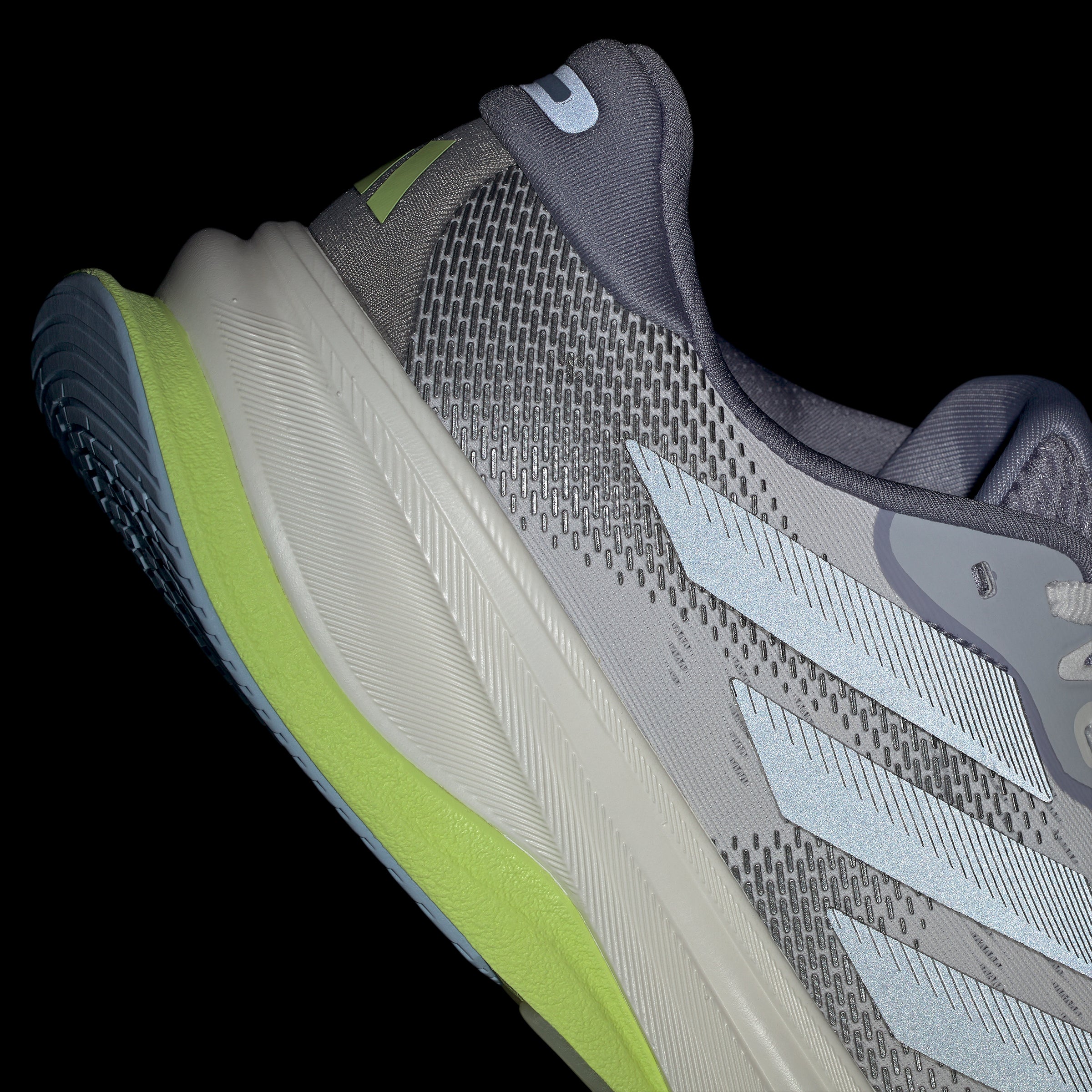 Reflektorische Details rechter Schuh Fersenbereich