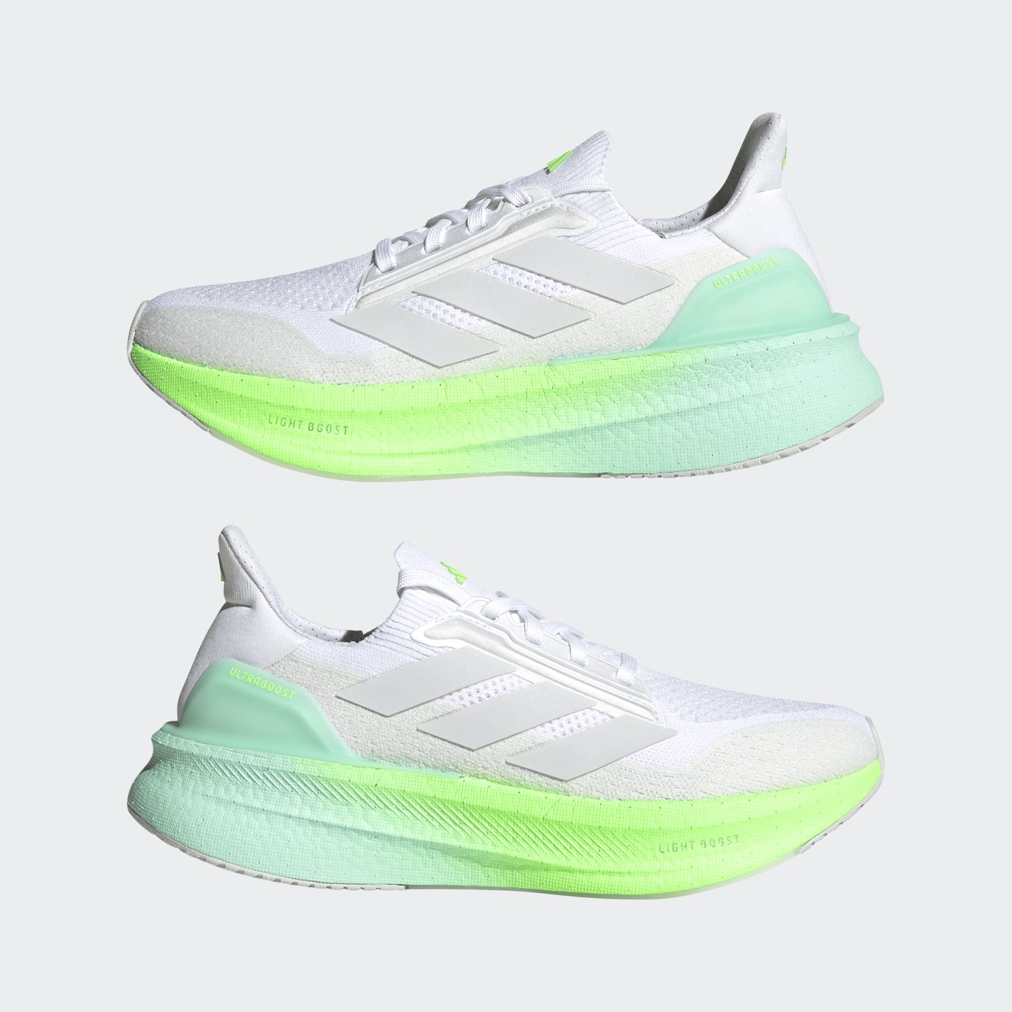 Seitenansicht oben linker Schuh Außenseite, unten rechter Schuh Außenseite