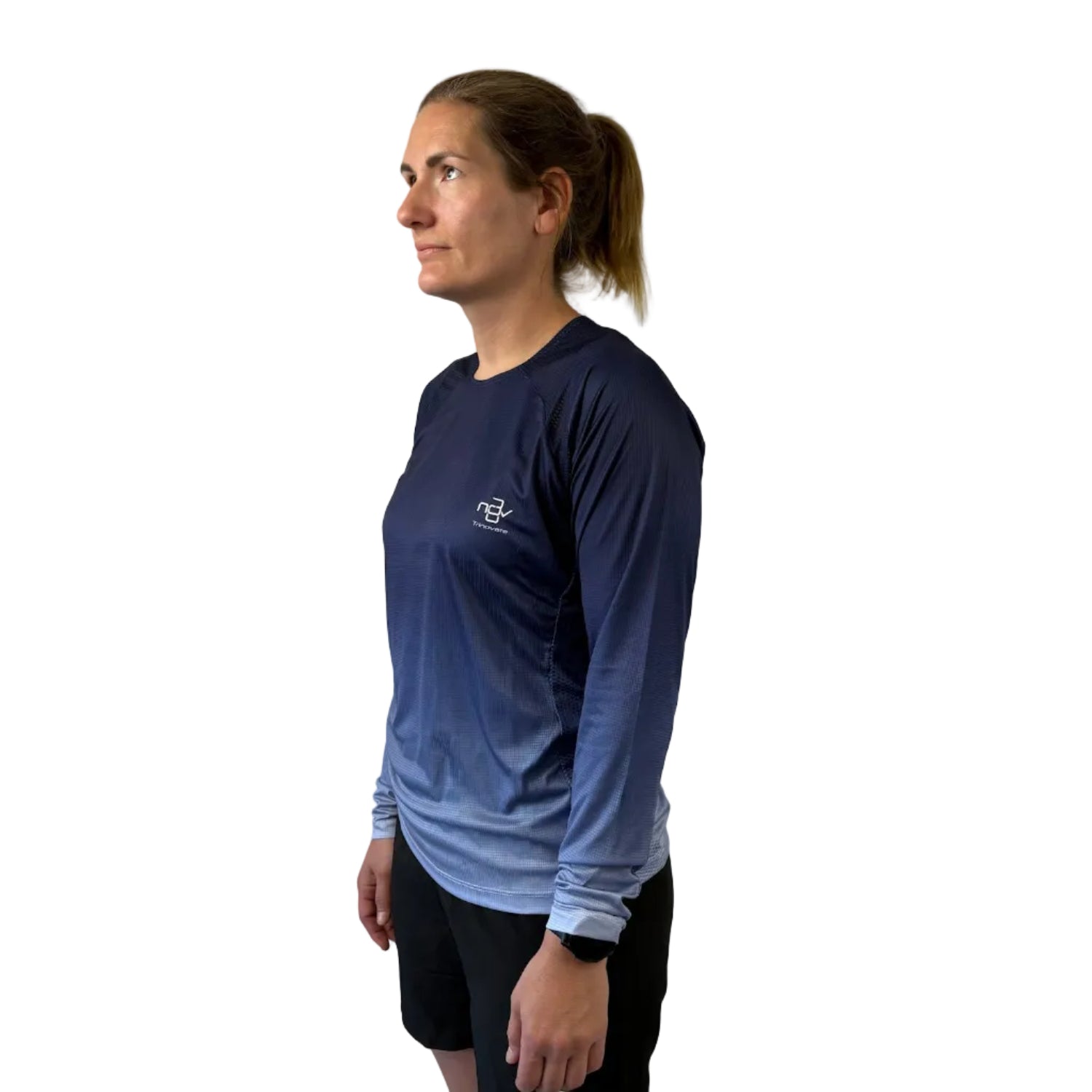Trinovate Elite Run Shirt, blau, von links am weiblichen Modell