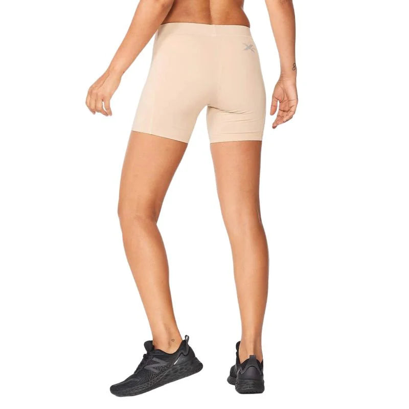 2XU Core Compression 5ich Game Day Shorts, Damen, Beige/Silver