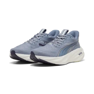 Schrägansicht beide Schuhe von vorne